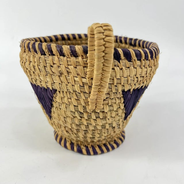 African Early 20th Century Hausa Basket Nigeria MATTER COLLECTION For Sale - Image 3 of 8
