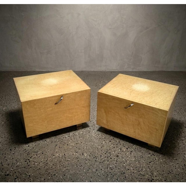 CONDITION: Very good with small, inevitable signs of age and use. A spot of discoloration on the top, highlighted in the...