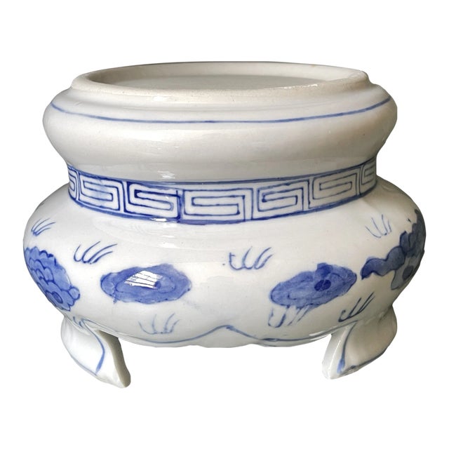 Vintage Late 20th Century Blue & White Chinoiserie Stand For Sale