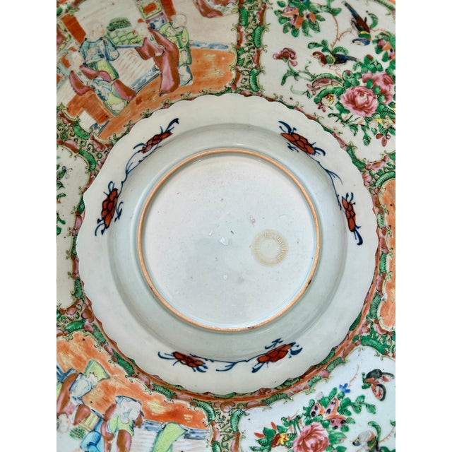 18th Century Pair of 18th Century Chinese Export Tobacco Leaf Porcelain Soup Plates For Sale - Image 5 of 11