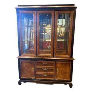 Vintage Broyhill Premier Illuminated Breakfront Display Cabinet in Warm Walnut Finish For Sale