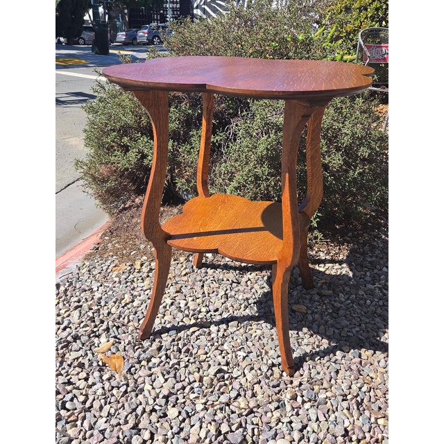 A very nice oak quarter sawn Irish Four-Clover leaf table. Two shelf great as a lamp or side table. Could be for puzzles...