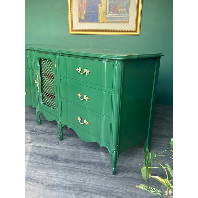 1970s French Provincial Green Lacquered Dresser of Nine Drawers For Sale - Image 10 of 16