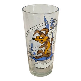 1976 Looney Tunes Wile E. Coyote and the Road Runner Collector Series "Interaction" Glass For Sale