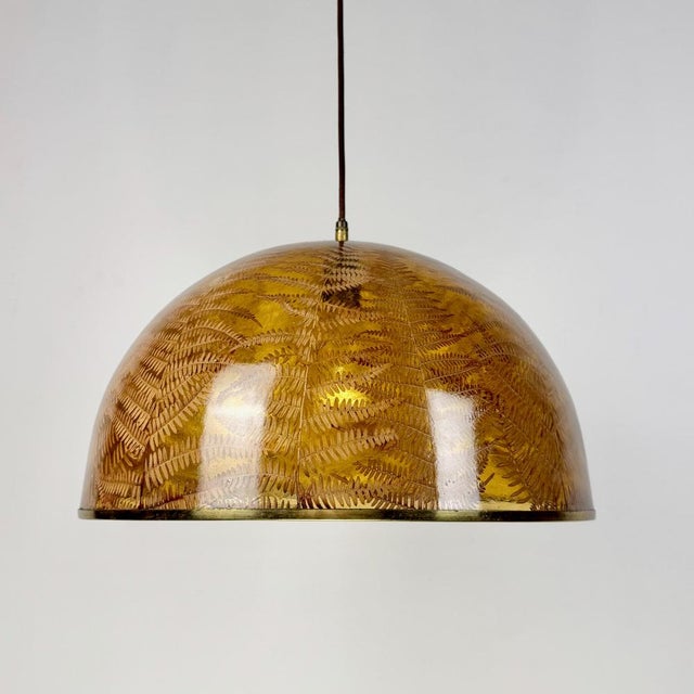 Mid-Century Resin Fern Pendant Lamp, Italy, 1970s, in Good conditions. Designed 1970 to 1979 Up to 250V (Europe/UK...