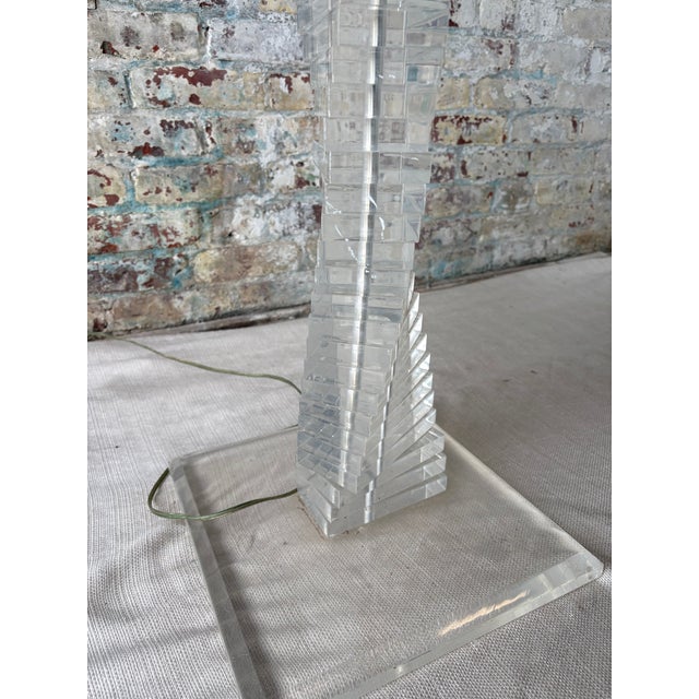 Vintage Lucite Acrylic Floor Lamp With Built-in Glass Side Table For Sale In New York - Image 6 of 13
