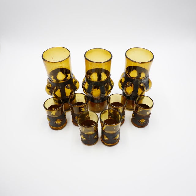 We offer this rare Brutalist Mexican modern set of 8 art glasses and caballitos designed by Felipe Derflingher, circa 1970.
