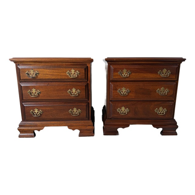 Vintage Chippendale-Style Mahogany Three-Drawer Nightstands – A Pair For Sale