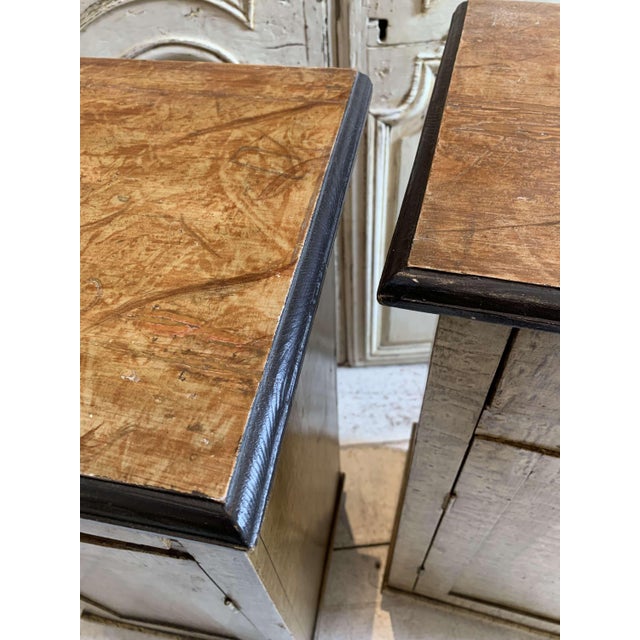 Swedish Bedside Cabinets in Painted Wood, 1900s, Set of 2 For Sale - Image 5 of 12