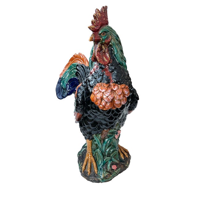 the majestic rooster with turned head and direct gaze below a proud comb all above a robust body of well-delineated...