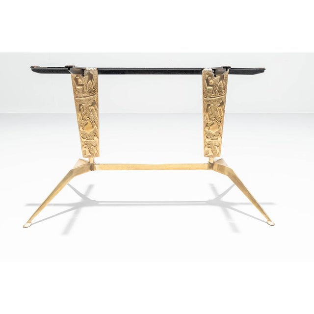 Oval Side Table in Pink Marble and Brass, Italy, 1970s For Sale - Image 6 of 8