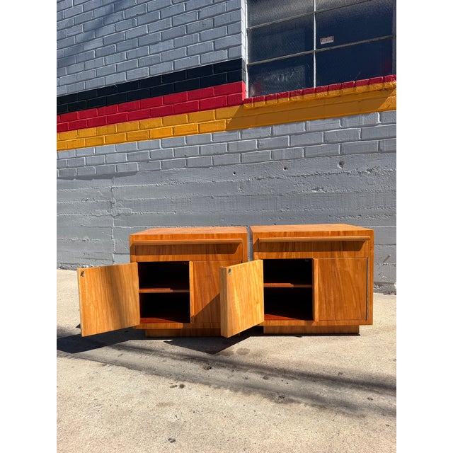 Brown 1950s Pair of Rare Paul László Inc. Beverly Hills Custom Ribbon Grain Mahogany Nightstands For Sale - Image 8 of 10