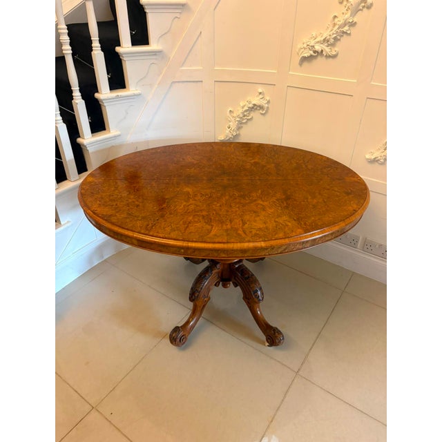 Antique Victorian Six-Seater Oval Tilt-Top Centre Dining Table in Burr Walnut, 1860 For Sale - Image 4 of 17