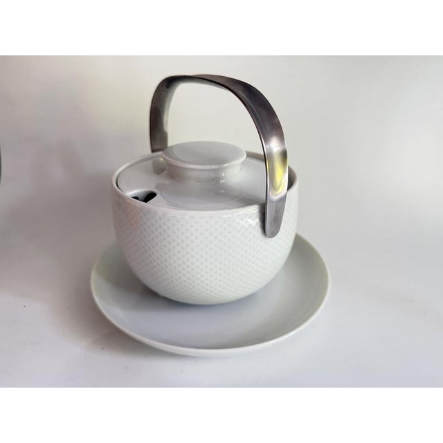 Modern White Gravy Boat with Plate by Tapio Wirkkala for Rosenthal, 1982, Set of 2 For Sale - Image 3 of 7