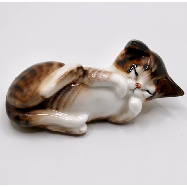 Bring a touch of whimsical mid-century charm to your bookshelf, mantel, or vanity with this authentic vintage Royal...