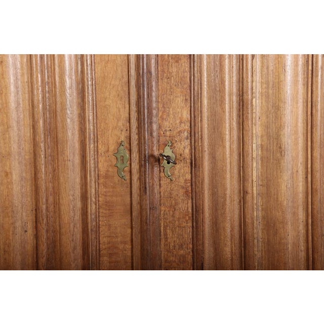 Antique Frankfurt Wave Cabinet in Oak, 1750 For Sale - Image 10 of 18