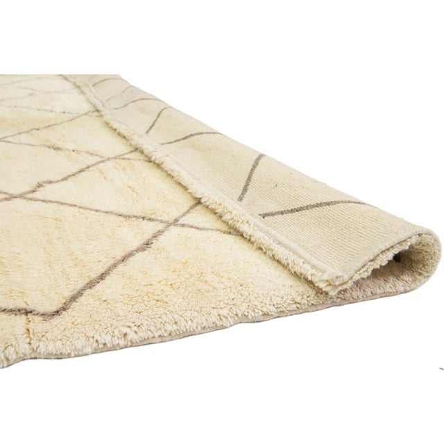 Oversize Modern Ivory Wool Rug Moroccan Style With Geometric Pattern For Sale - Image 4 of 10