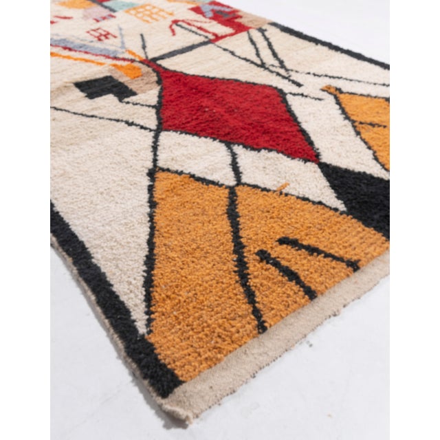 Moroccan White Modern Hand Knotted Rug 5' X 8'6 For Sale In New York - Image 6 of 9