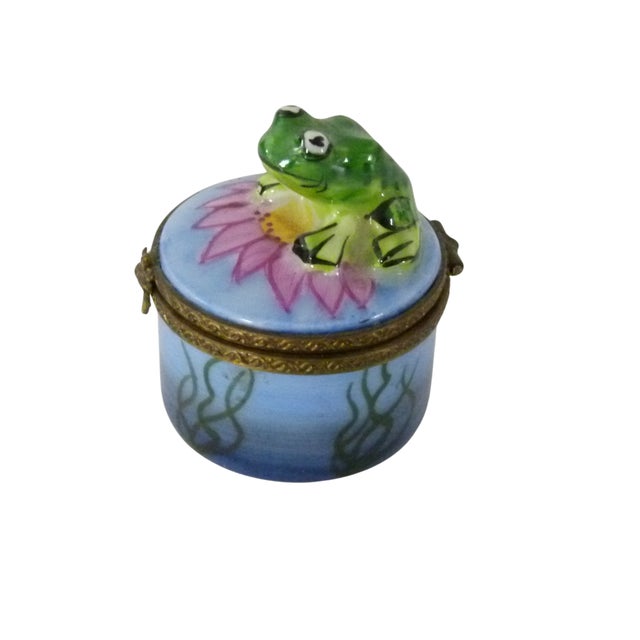 French Limoges France Frog Trinket Box | Peint Main | g.p Artist Signature For Sale - Image 3 of 9