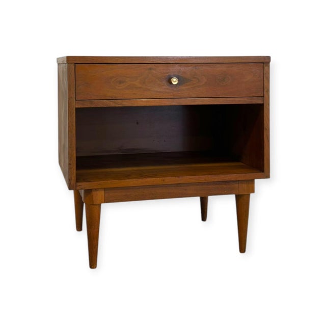 1970s Vintage Mid-Century Modern Walnut Nightstand Dovetailed Drawers. For Sale - Image 5 of 8
