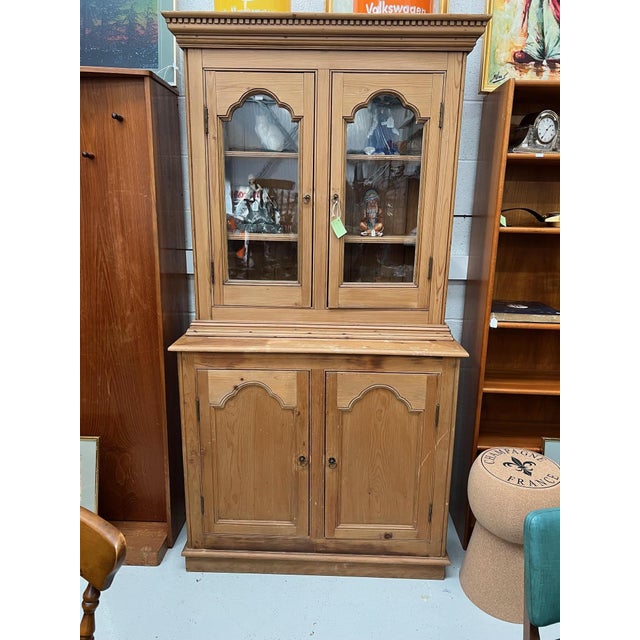 Antique Pine Display Cabinet, 1890s, in Good conditions. Designed 1890 to 1919