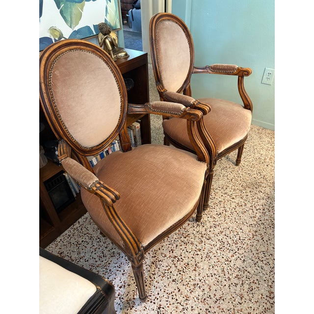 Pair of Vintage Louis XVI Style Carved Fauteuil Armchairs in Salmon Velvet For Sale - Image 4 of 6