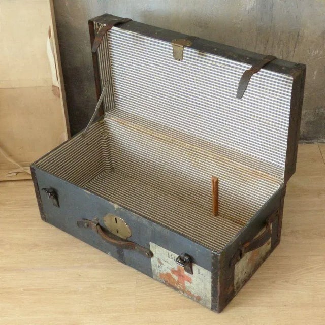 First World War Wooden Chest with Red Cross For Sale - Image 14 of 15