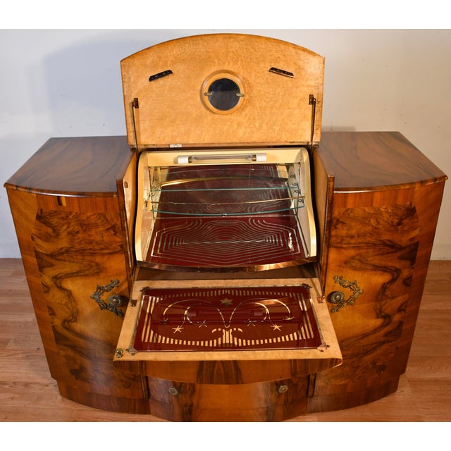 Brown 1930s Art Deco Walnut Bar / Cocktail Cabinet For Sale - Image 8 of 18