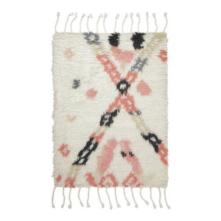 Contemporary Moroccan Shag Wool Gift-Sized Rug in Cream by Rug & Kilim, India For Sale