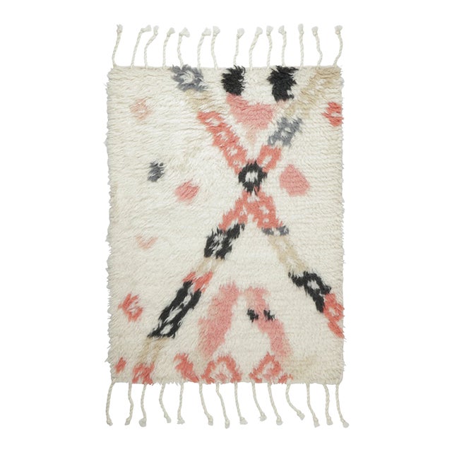 Contemporary Moroccan Shag Wool Gift-Sized Rug in Cream by Rug & Kilim, India For Sale