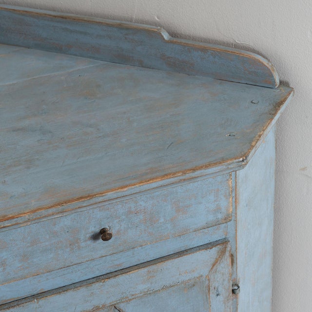 19th Century Swedish Blue Short Corner Cabinet Cupboard For Sale - Image 4 of 10