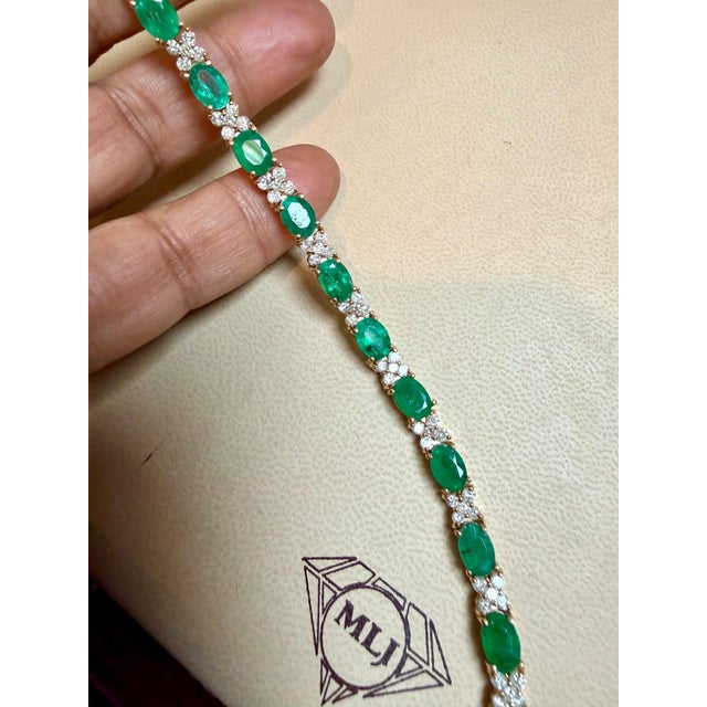 12 Carat Emerald 2.2 Carat Diamond Flower Tennis Bracelet 14 Karat Yellow Gold For Sale - Image 10 of 18