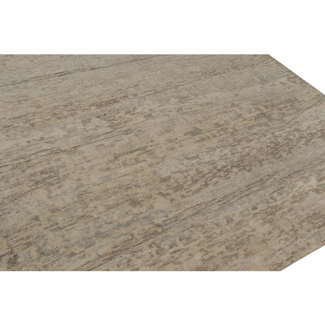 Rug & Kilim’s Contemporary Rug in Beige and Gray Tone-on-Tone Striae For Sale In New York - Image 6 of 7