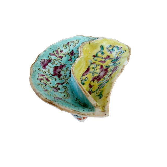 19th-Century Qing Dynasty Porcelain Treasure, Leaf-Shaped Divided Dish For Sale - Image 4 of 11