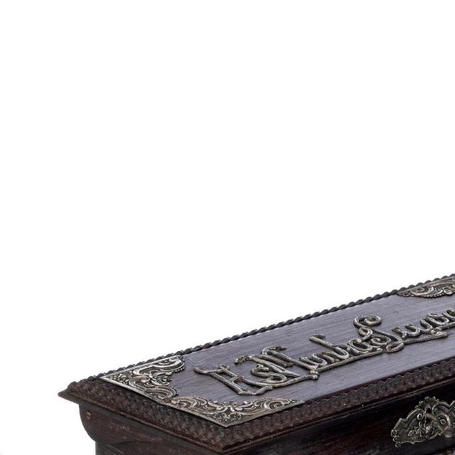Silver - Set of four pieces with silver - 19th century. Portuguese; 19th century; in embossed silver; comprising: box;...