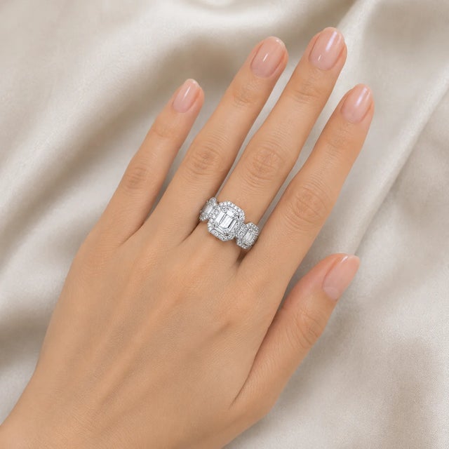 Art Deco Late 20th Century 18K White Gold Baguette Diamond Wedding Anniversary Band Ring, Size 7.25 For Sale - Image 3 of 3
