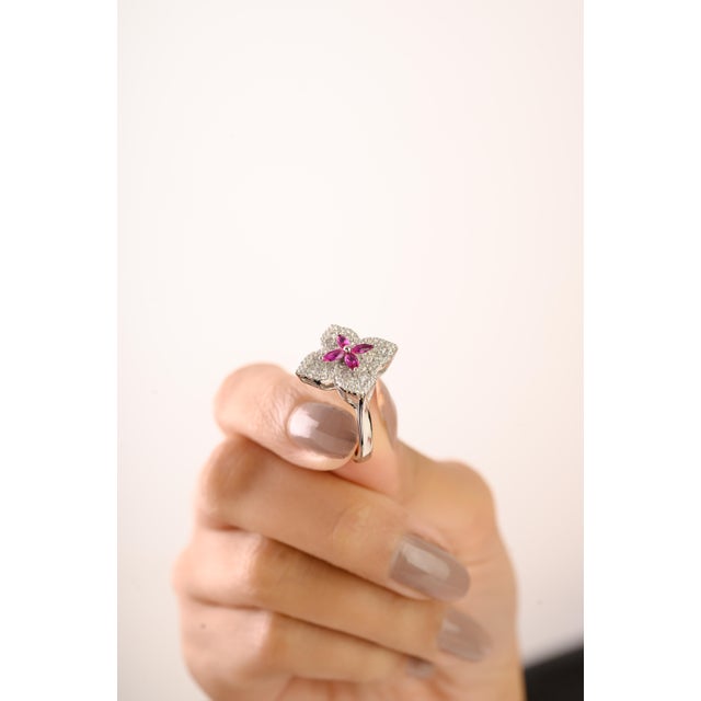 Elegant Clover Cluster Ring With Pink Cubic Zirconia in 925 Silver – Size 5 For Sale - Image 6 of 10