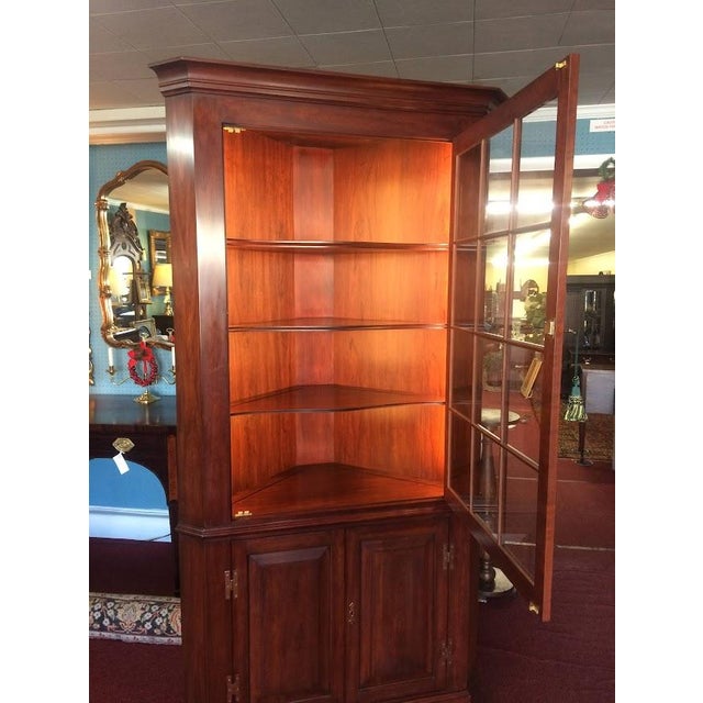 1990s 1990s Henkel Harris Cherry Corner Cabinet, Display Cabinet For Sale - Image 5 of 11