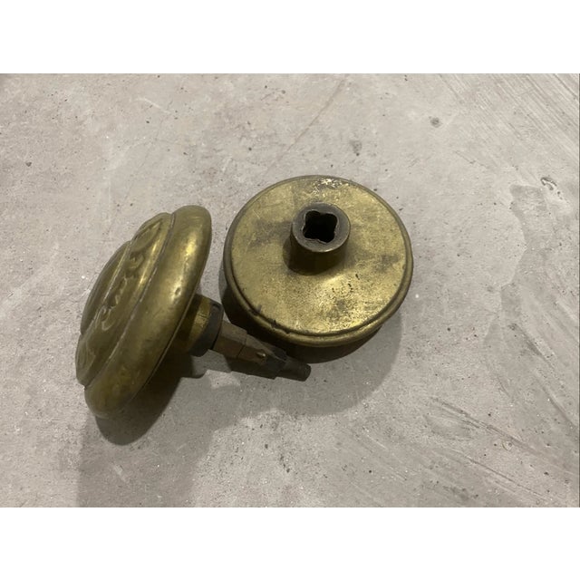 Good condition Add a touch of timeless elegance to your home with this beautiful antique brass door knob. This knob...