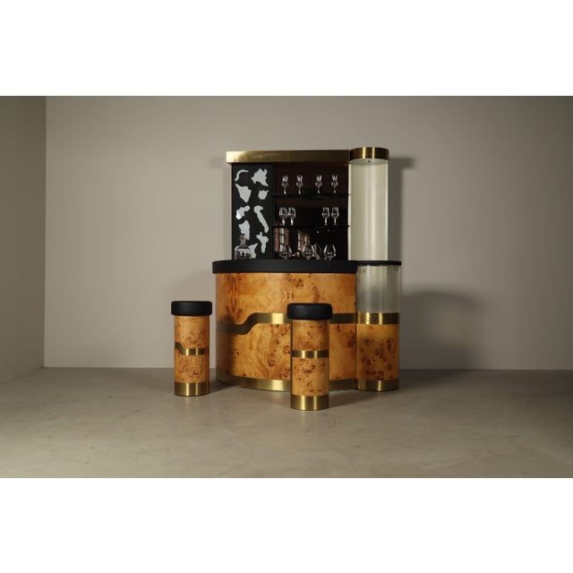 Mid-Century Modern Italian Burl Wood Cocktail Bar with Illuminated Back and Stools, 1970s, Set of 3 For Sale - Image 3 of 18