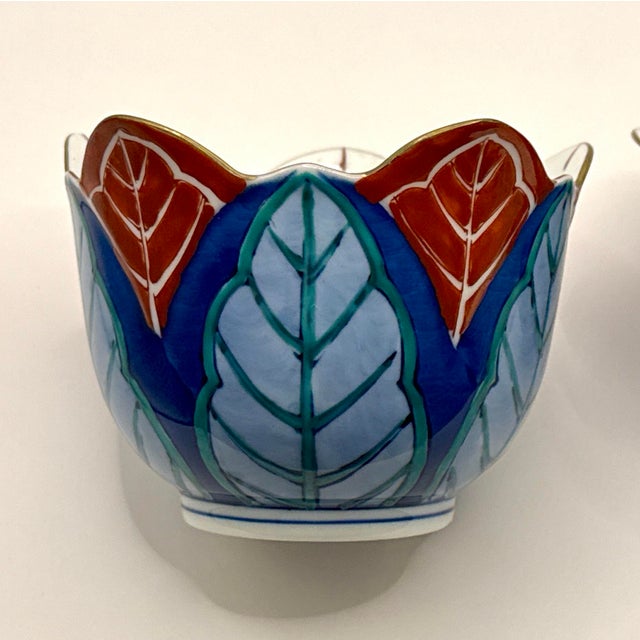 Early 20th Century Pair of Early 20th Century Japanese Petal Shaped Bowls, Signed For Sale - Image 5 of 12