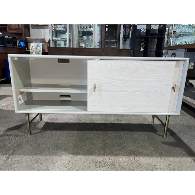 Lacquer media console 2025