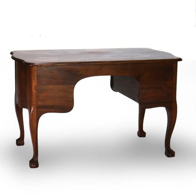 Antique Rj Horner Mahogany Serpentine Bombay Style Desk With Claw & Ball Feet For Sale - Image 15 of 17