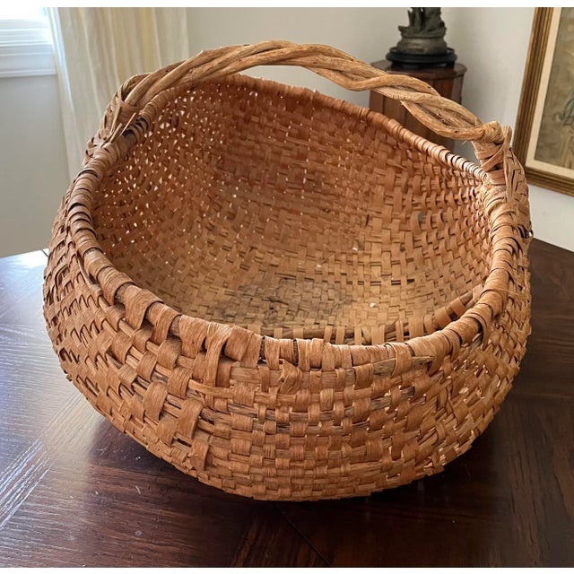 Mid 20th Century Vintage Large River Reed Basket With Twig Handle For Sale - Image 4 of 13