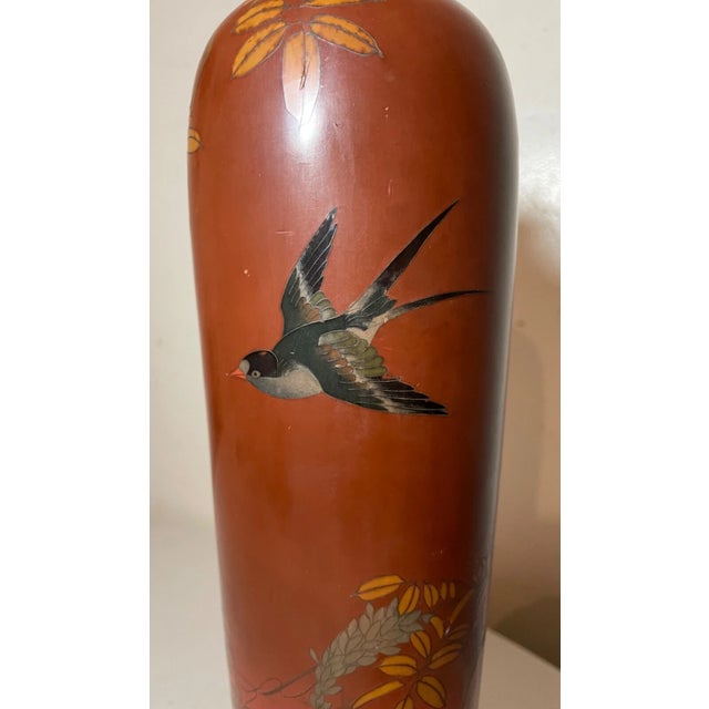 Big Antique 19th Century Japanese Meiji Red Totai Cloisonné Porcelain Bird Vase For Sale In New York - Image 6 of 17