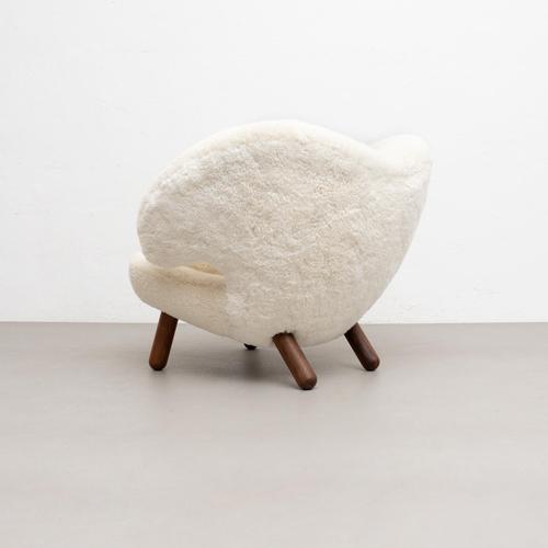 Wood Pelican Chairs in Sheepskin by Finn Juhl, 2000s, Set of 2 For Sale - Image 7 of 14