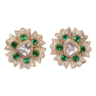Late 20th Century Pair of Estate Natural 6.40cts Diamond & Emerald Solid 18k Gold Floral Earrings For Sale