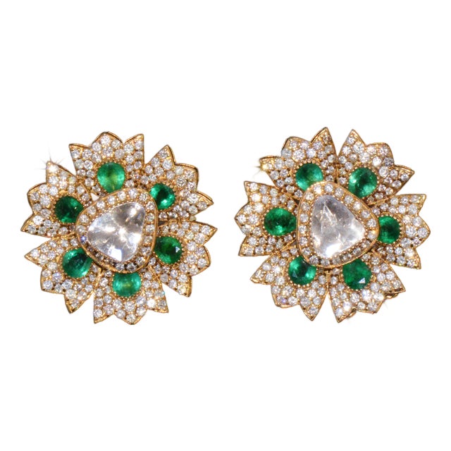 Late 20th Century Pair of Estate Natural 6.40cts Diamond & Emerald Solid 18k Gold Floral Earrings For Sale
