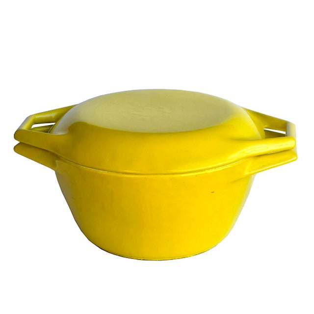Metal Mid 20th Century Enamel on Cast Iron Dutch Oven Designed by Michael Lax for Copco, 2 Piece Set For Sale - Image 7 of 12