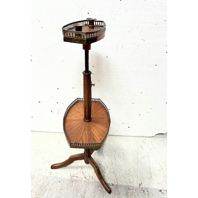 Louis XVI Style Mahogany Mute Servant, in Very Good conditions. Designed 1890 to 1919